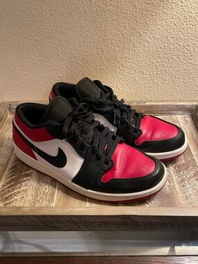 Nike Men’s Air Jordan 1 Low “Bred Toe” Red, White and Black Size 10.5 553558-612